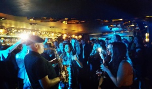 Sax player saxophonist hire